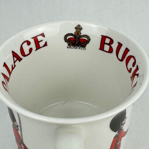 The Royal Collection Buckingham Palace Royal Guards Earthenware Coffee Mug UK - Picture 8 of 11